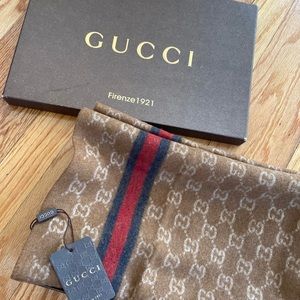 Unisex Gucci scarf